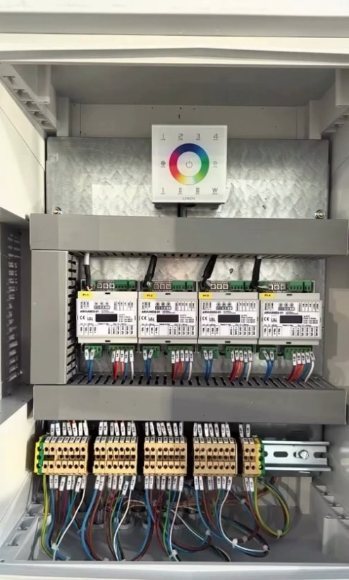 Quadro domotico con controllo dell'illuminazione a colori
